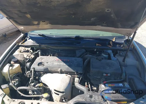 2005 Toyota Camry Le z USA, uszkodzony, nr VIN 4T1BE32K05U556153